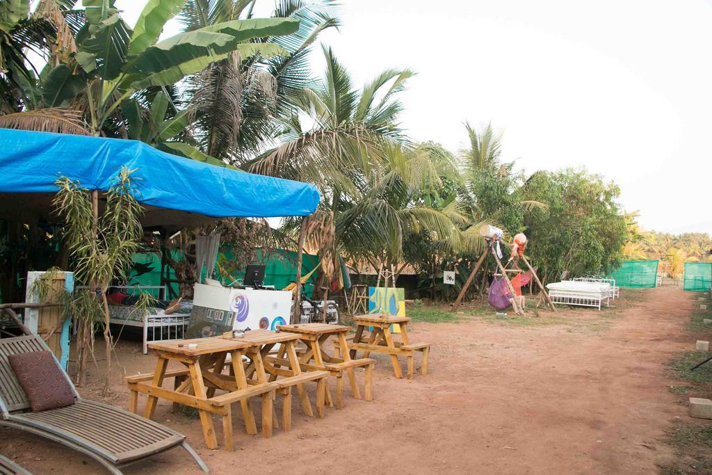 Wonderland Hostel Anjuna Exterior photo