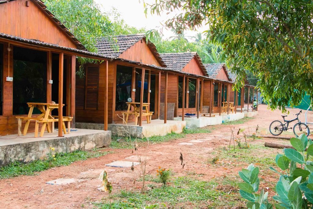 Wonderland Hostel Anjuna Exterior photo