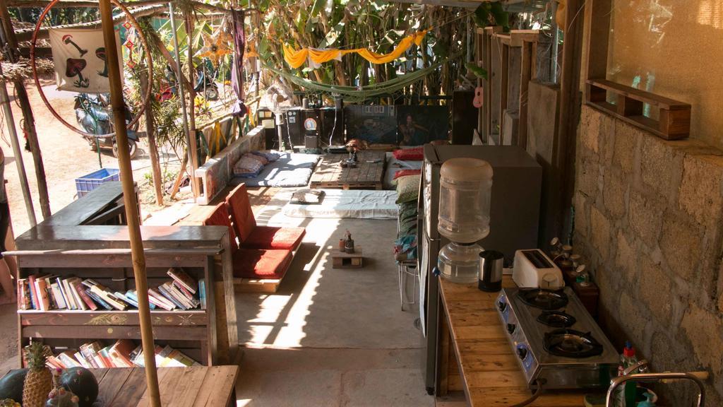 Wonderland Hostel Anjuna Exterior photo