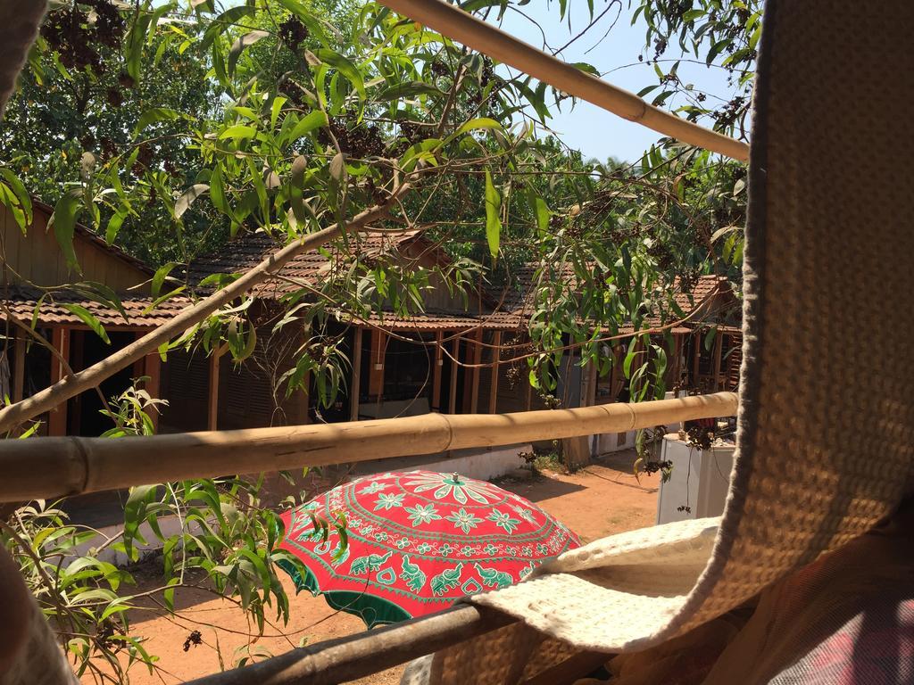 Wonderland Hostel Anjuna Exterior photo