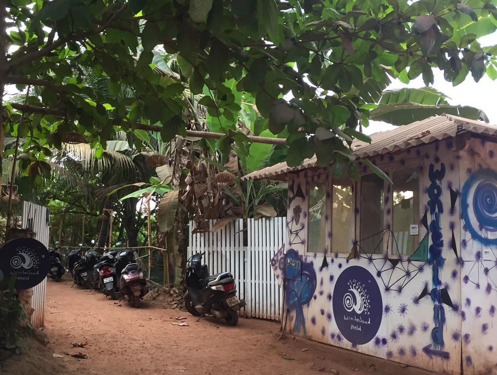 Wonderland Hostel Anjuna Exterior photo