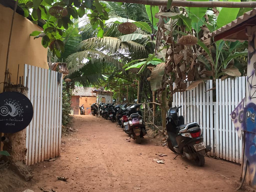 Wonderland Hostel Anjuna Exterior photo