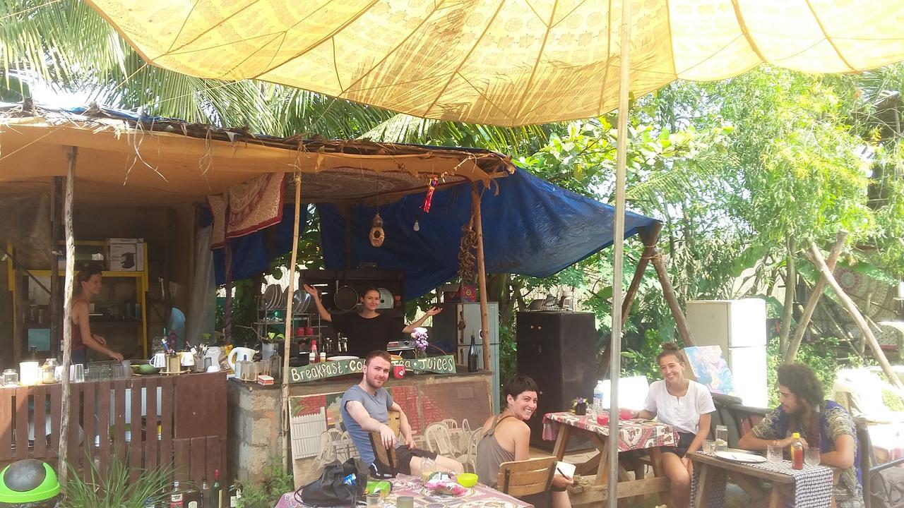 Wonderland Hostel Anjuna Exterior photo
