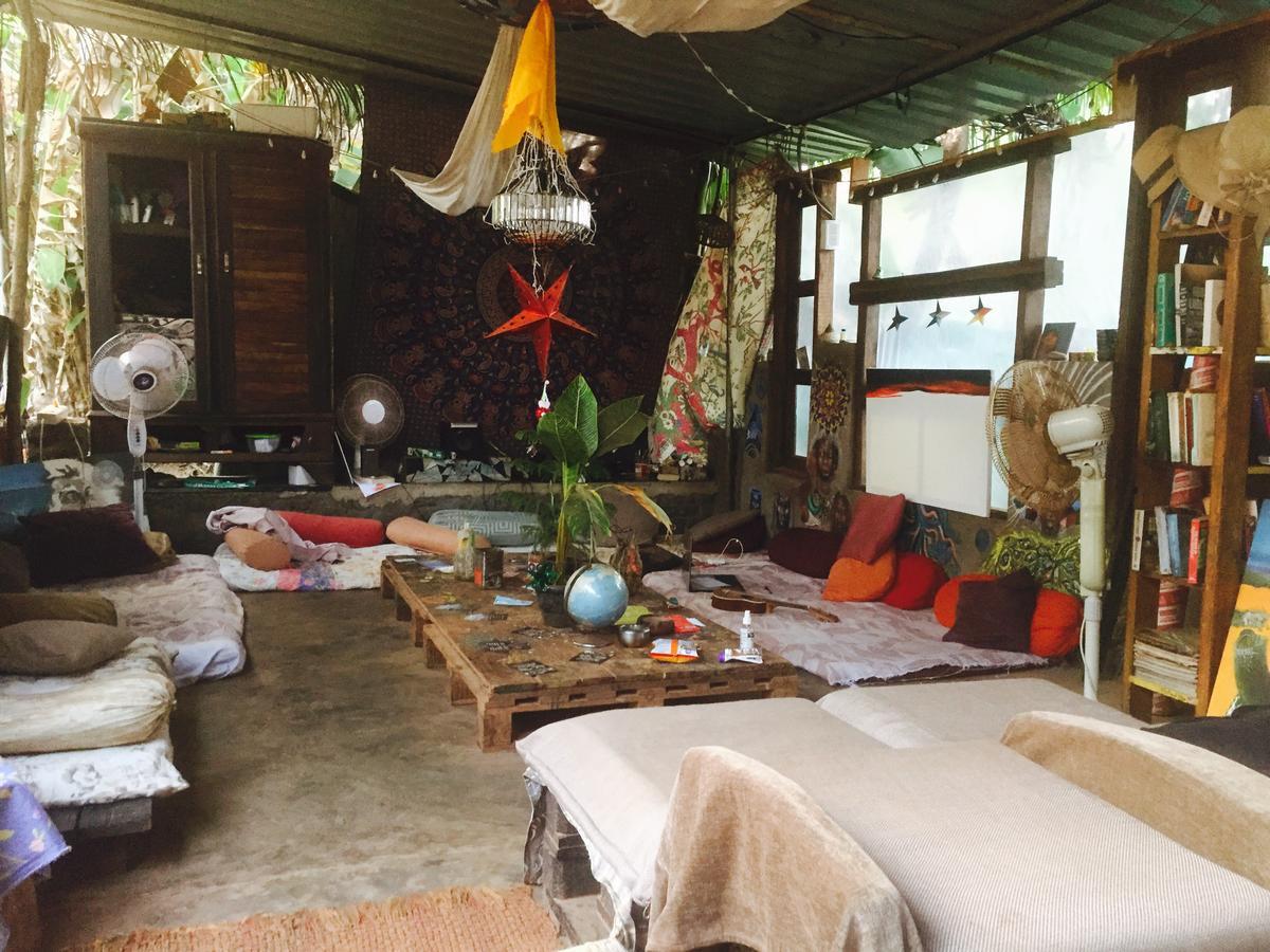 Wonderland Hostel Anjuna Exterior photo