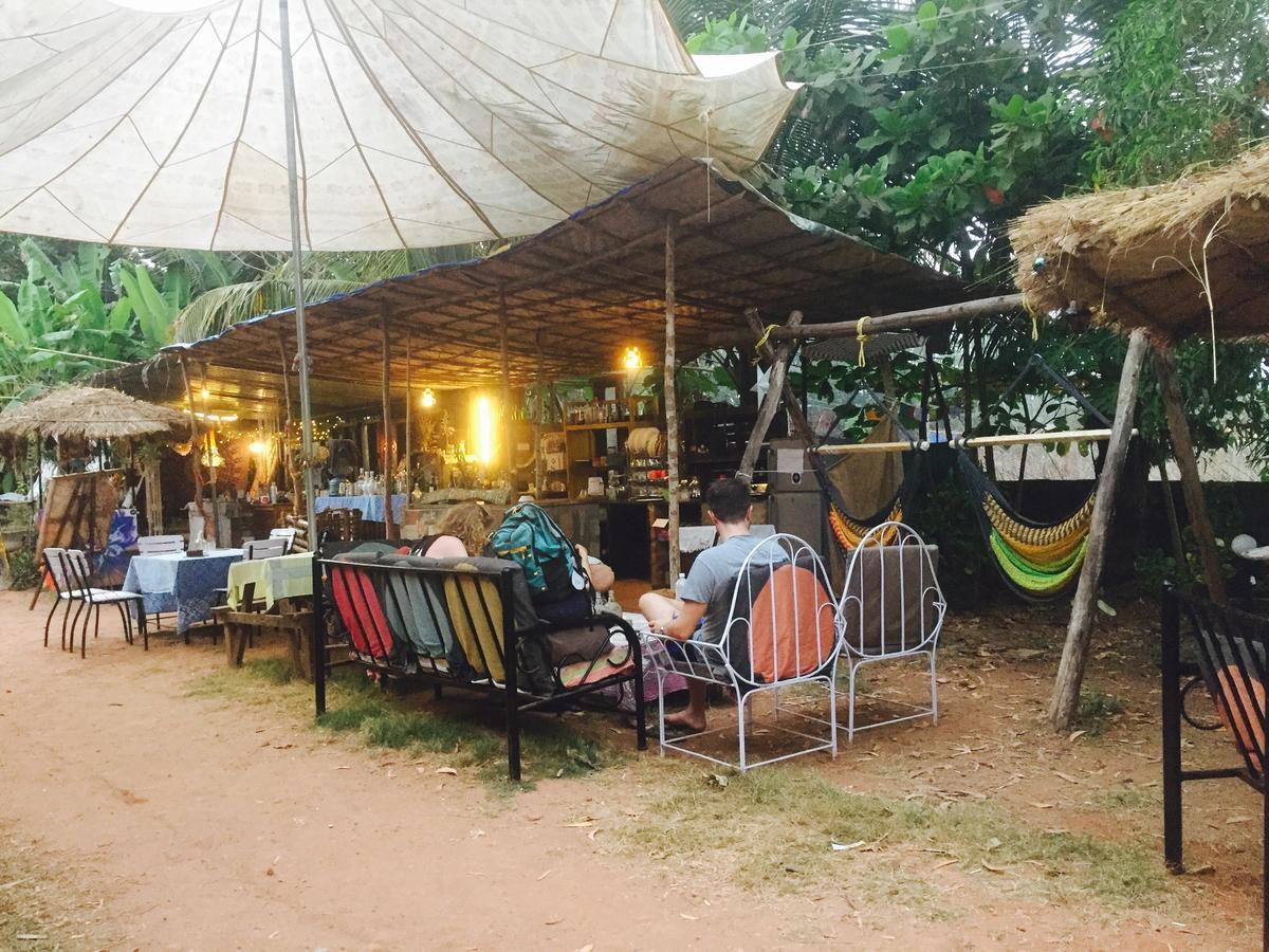 Wonderland Hostel Anjuna Exterior photo