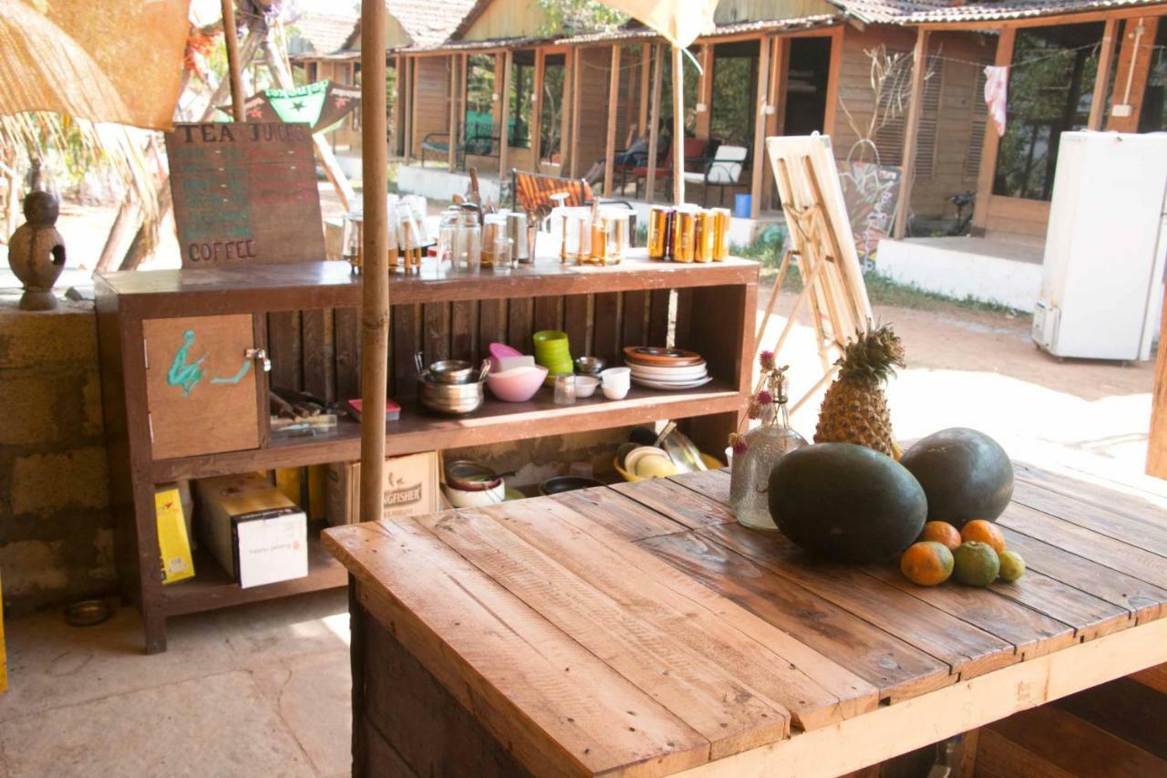 Wonderland Hostel Anjuna Exterior photo